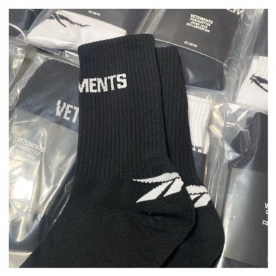 Classic cotton knee socks for men and women, European style, mid-length