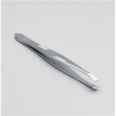 Zinger Пинцет для бровей скошенный / Standard 86012 M, 88 мм, серебристый матовый