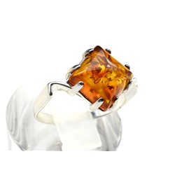 Кольцо с янтарем C925 ромб 13мм св.коньячный размер 18, 2,5г