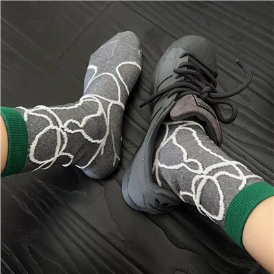 Lines and street style grey style~ comfortable and versatile and fashionable~ borderless outfit~ pile of socks