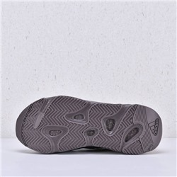 Кроссовки Adidas Yeezy Boost 700 арт 2490