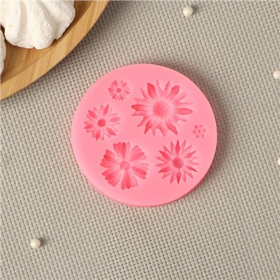 Молд для заливки Доляна «Цветы», силикон, d=7.5 см, розовый