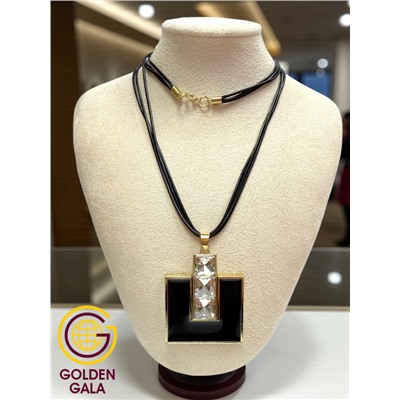 Кулон на кожаном шнурке "Женская грация" Арт КШ2130/29