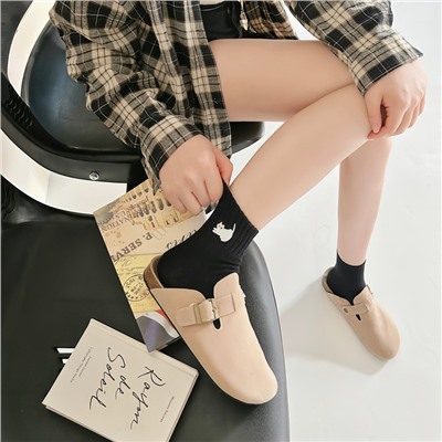 Fuchsia brand cotton socks for leisure, with embroidery