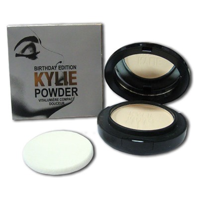 Пудра Kylie Birthday Edition Powder Vitalumiere Compact Douceur № 4 12 g