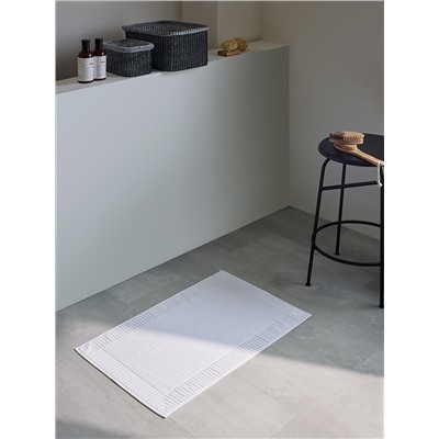 Коврик для ванной с фактурным бортиком белого цвета из коллекции Essential, 50х80 см