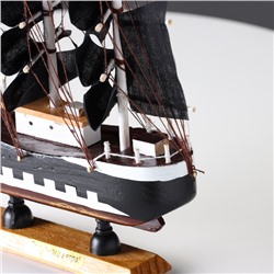 Сувенирная модель корабля «Пиратский. Аризона», 24×6×22 см, чёрные паруса