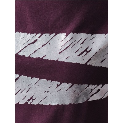 Нарядная футболка с блестящим принтом