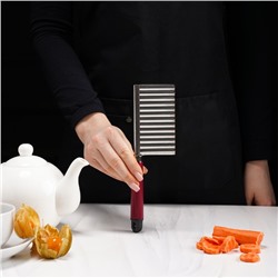 Нож для фигурной резки Доляна «Вкус», 18.5×5.5 см, бордовый