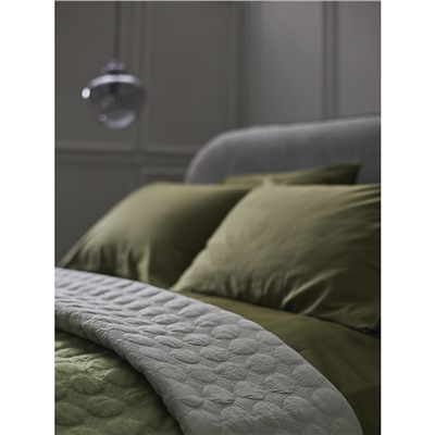 Простыня на резинке из премиального сатина оливкового цвета из коллекции Essential, 160х200х30 см