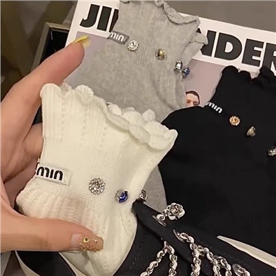 After the European goods light luxury trend, the mm letter inlaid diamonds, lace -sized socks, socks, women's net red sweet socks