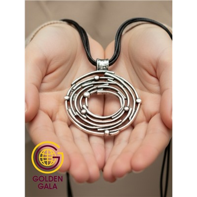 Кулон на кожаном шнурке "Женская грация" Арт КШ2130/02