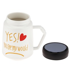 Кружка фарфоровая "Признания" "Yes! You are my would" 600мл, д9,5см h13,3см, матовая глазурь, деколь с золотом, цвет - белый, пластмассовая, винтовая крышка, герметичная, с силиконовым уплотнителем, д/горла 6,6см, д/основания 5,6см, в подарочной коро