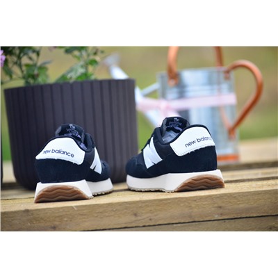 New Balance cl runner TM из натуральной замши и нейлона