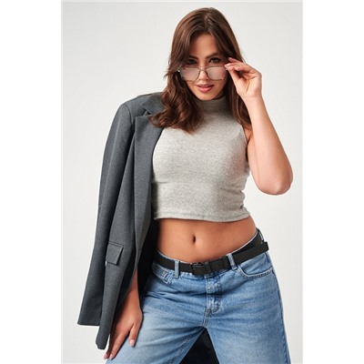 Женский топ 52714  укороченный с горлом / серый