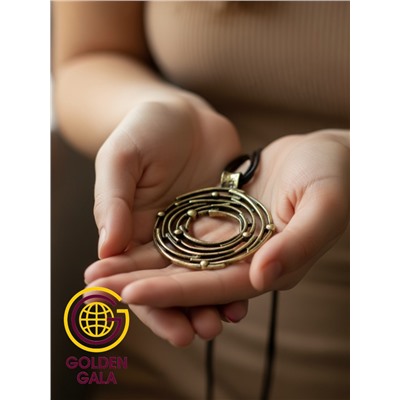 Кулон на кожаном шнурке "Женская грация" Арт КШ2130/01