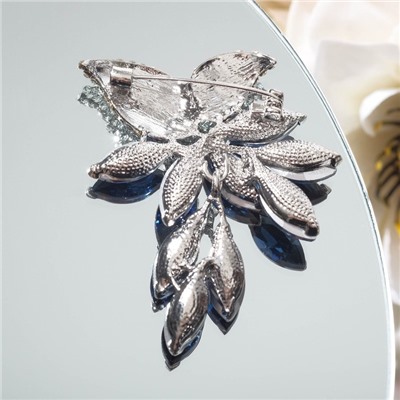 Брошь «Капель» гроздь, бело-синяя в серебре