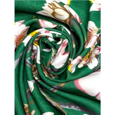 Платок утепленный "Цветы яблони" Арт 2025/01 (зеленый)