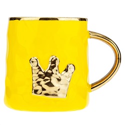 Кружка фарфоровая "Корона" 350мл, д8,8см h9,3см, глянцевая глазурь, объемный декор, с золотом, цвет - лимонный, д/горла 7,7см, д/основания 7см, в подарочной коробке (Китай)