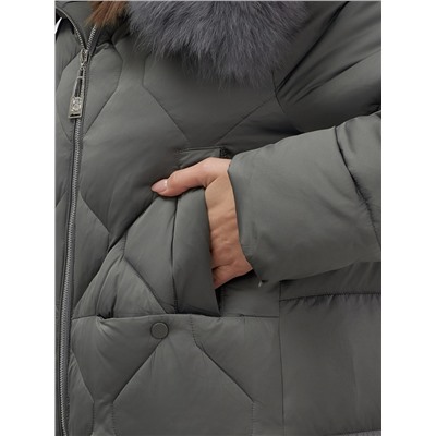 Пальто зимнее утепленное с мехом и капюшоном тренд темно-зеленого цвета 7753TZ