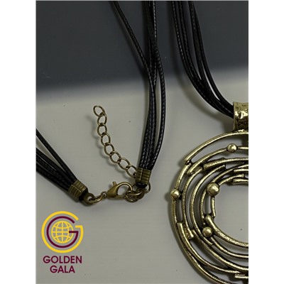 Кулон на кожаном шнурке "Женская грация" Арт КШ2130/01