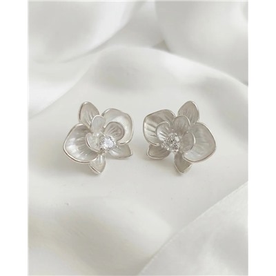 Стильные серьги