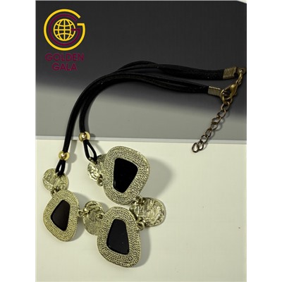 Колье на кожаном шнурке "Женская грация" Арт КШ2130/31