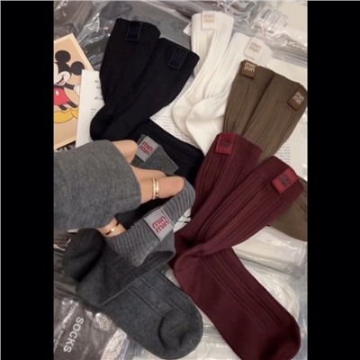 Encore Red European Fall New Alphabet Label Medium Tube Socks Women's High-end Vertical Stripe Texture Internet celebrity stack socks