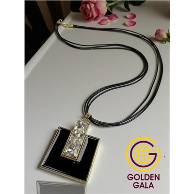 Кулон на кожаном шнурке "Женская грация" Арт КШ2130/29