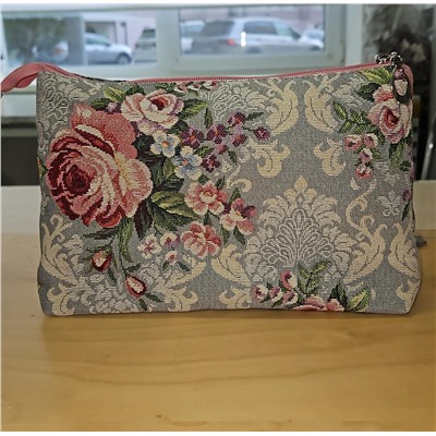 1045 Косметичка Розы Дамаск цветы серый 25х16х6 см 2520277