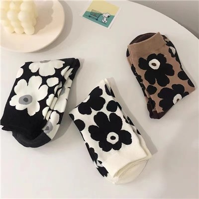 Tide, demi-season Japanese cotton retro knee socks flower-shaped for men and women, internet celebrity