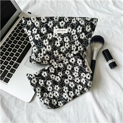 Capacious cosmetic bag flower-shaped, handheld organizer bag to go out, travel bag, liner