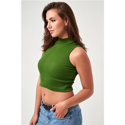 Женский топ 52714  укороченный с горлом / болотный