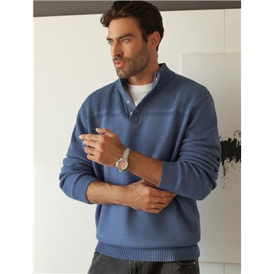 Свитер фактурной вязки с застежкой на крупные кнопки