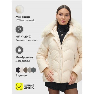 Куртка зимняя женская с мехом и капюшоном тренд бежевого цвета 7759B