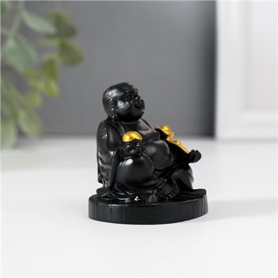 Нэцкэ фигурка полистоун «Хотей с золотым жезлом Жуи», чёрный, 4×5×5.5 см