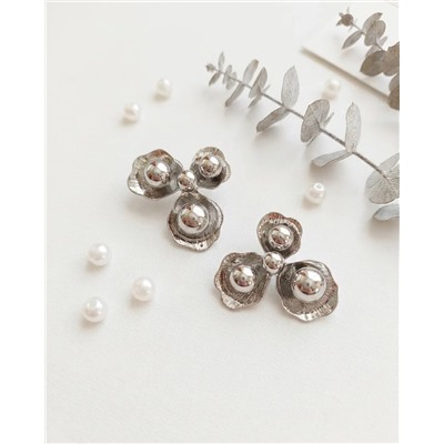 Стильные серьги