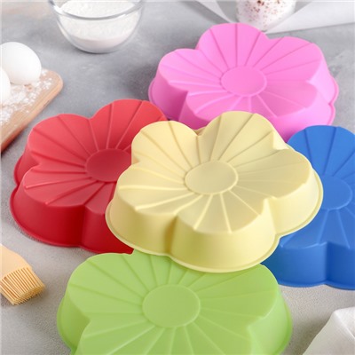 Форма для выпечки Доляна «Цветок», силикон, 20×20×4 см, красная