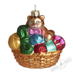 Котенок в корзинке с клубочками пряжи (стекло) 7,5х5х9 см