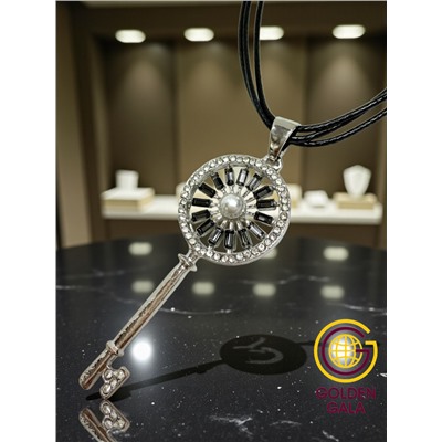 Кулон на кожаном шнурке "Женская грация" Арт КШ2130/22