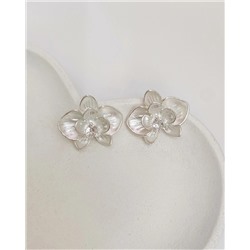 Стильные серьги