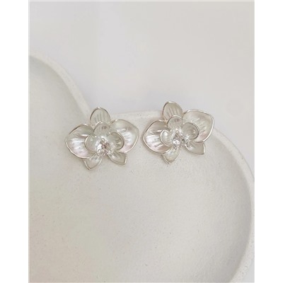 Стильные серьги