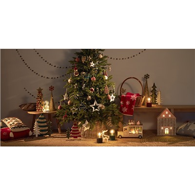 Подушка вязаная с новогодним рисунком Festive penguins из коллекции New Year Essential, 45x45 см