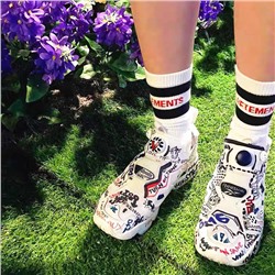 Tide brand Vete Black Red Bar Black and White Bar Vt Vit Monter Yang Mi The same men's and women's Sports Cotton Men's Middle Socks