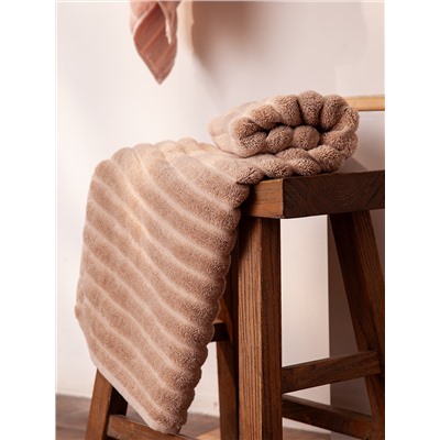 Полотенце банное Waves бежевого цвета из коллекции Essential, 70х140 см