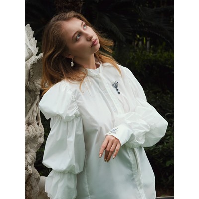 Брошь «Цветочная роса» с бантом, бело-синяя в серебре