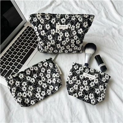 Capacious cosmetic bag flower-shaped, handheld organizer bag to go out, travel bag, liner