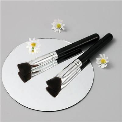 Kristaller Профессиональная треугольная кисть для макияжа средняя / Beauty Brush, черный