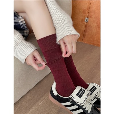 Colored burgundy cotton knee socks, mid-length