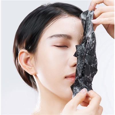 Пузырьковая тканевая маска с бамбуковым углем SADOER
